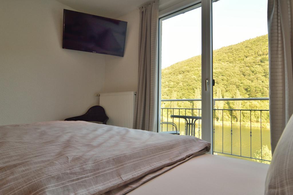 Haus Mosel Daire Klotten Oda fotoğraf